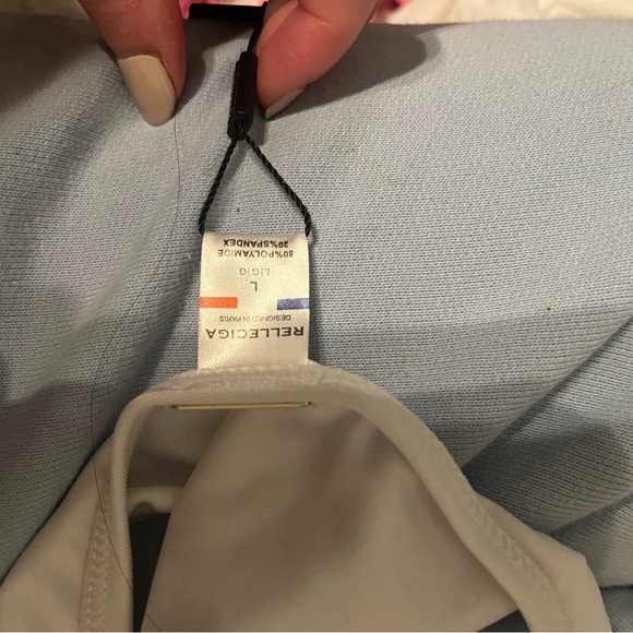 White bikini thong - Picture 2 of 3